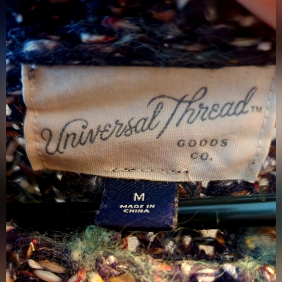 Sweater Size M Universal Thread - Picture 3 of 3